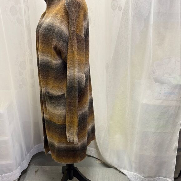 Striped Hooded Women's Sweater - Picture 4 of 4